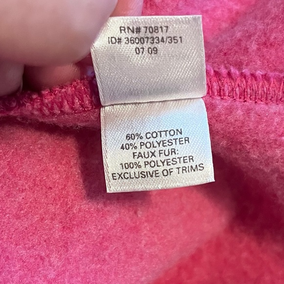 Victoria’s Secret fuzzy pink cozy robe - Picture 9 of 9